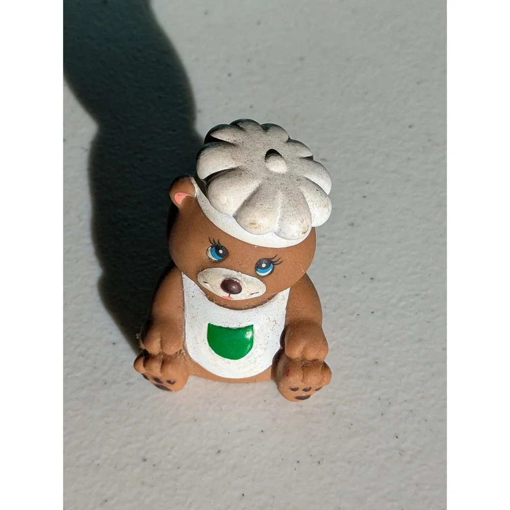 N/A vintage plastic